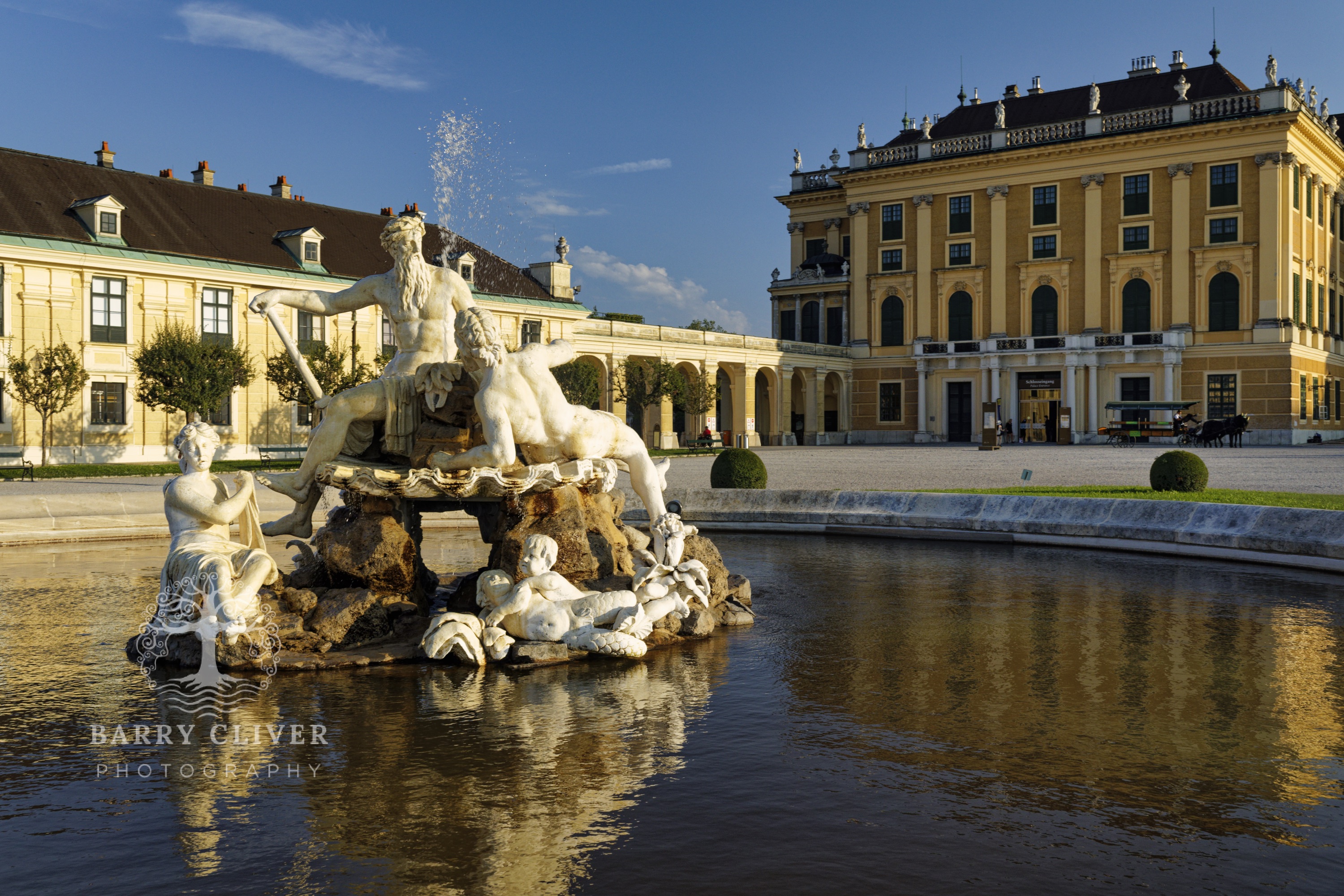 Ehrenhof, Schonbrunn